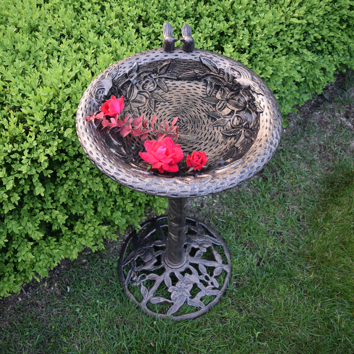 Round Cast Aluminum Metal 32-in Bird Bath with Hummingbirds Sharicks