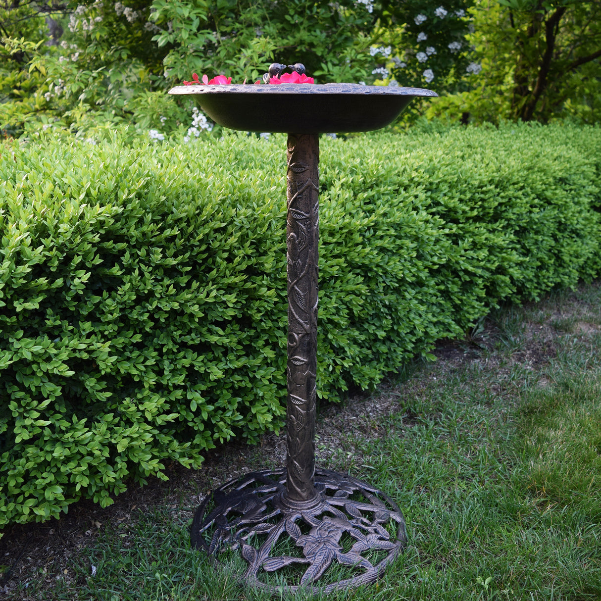 Round Cast Aluminum Metal 32-in Bird Bath with Hummingbirds Sharicks