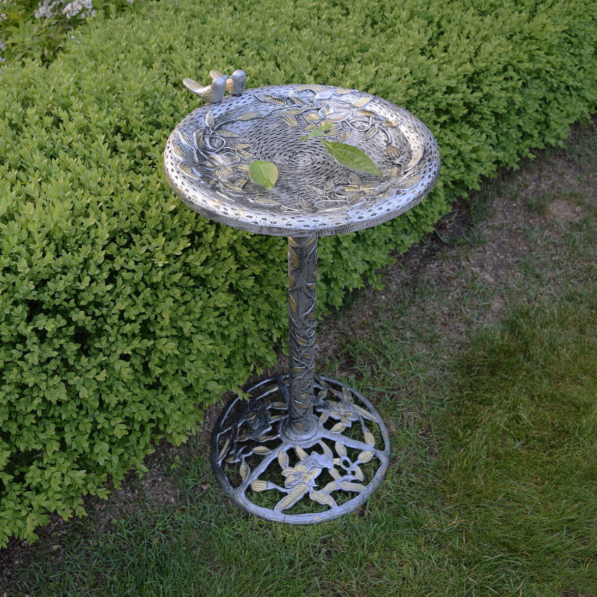 Round Cast Aluminum Metal 32-in Bird Bath with Hummingbirds Sharicks