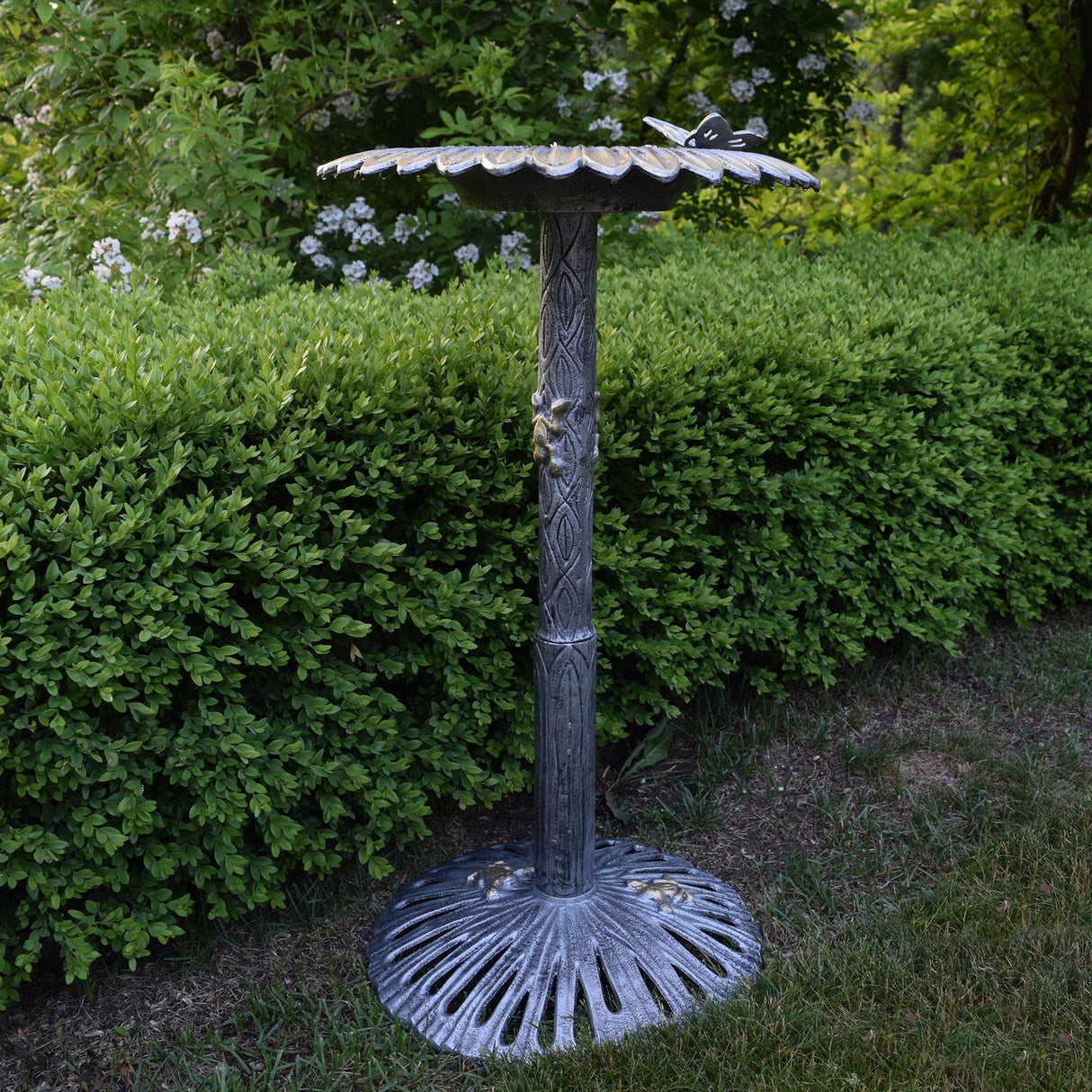 Round Cast Aluminum Metal 32-in Bird Bath with Sunflower Butterfly Sharicks