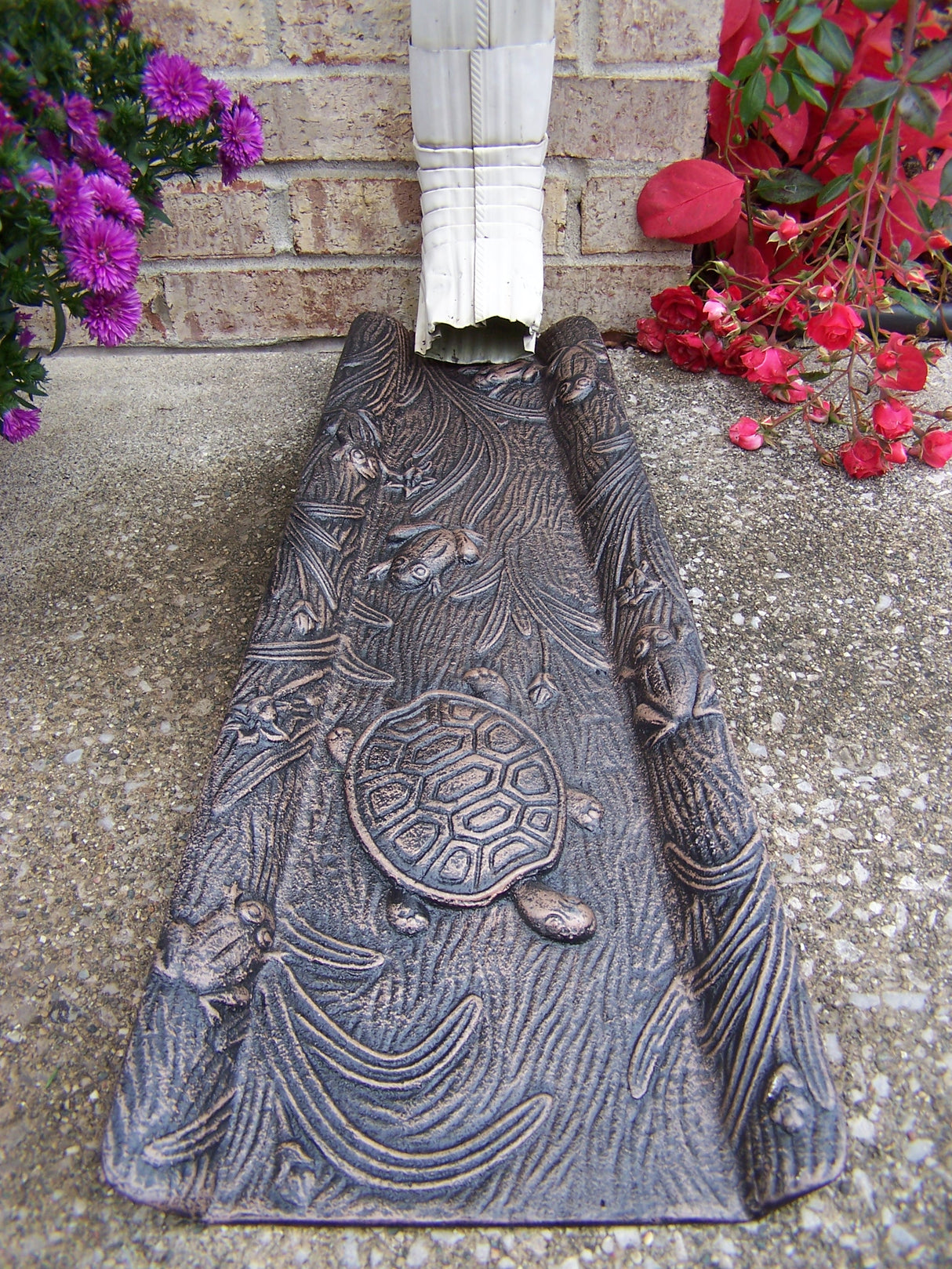 Bronze 22.5-in Cast Aluminum Downspout Gutter Turtle Splash Block Sharicks