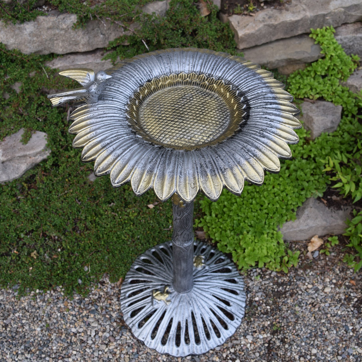 Round Cast Aluminum Metal 30-in Bird Bath with Sunflower Bowl