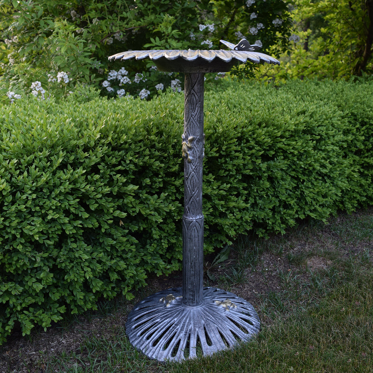 Round Cast Aluminum Metal 32-in Bird Bath with Sunflower Butterfly