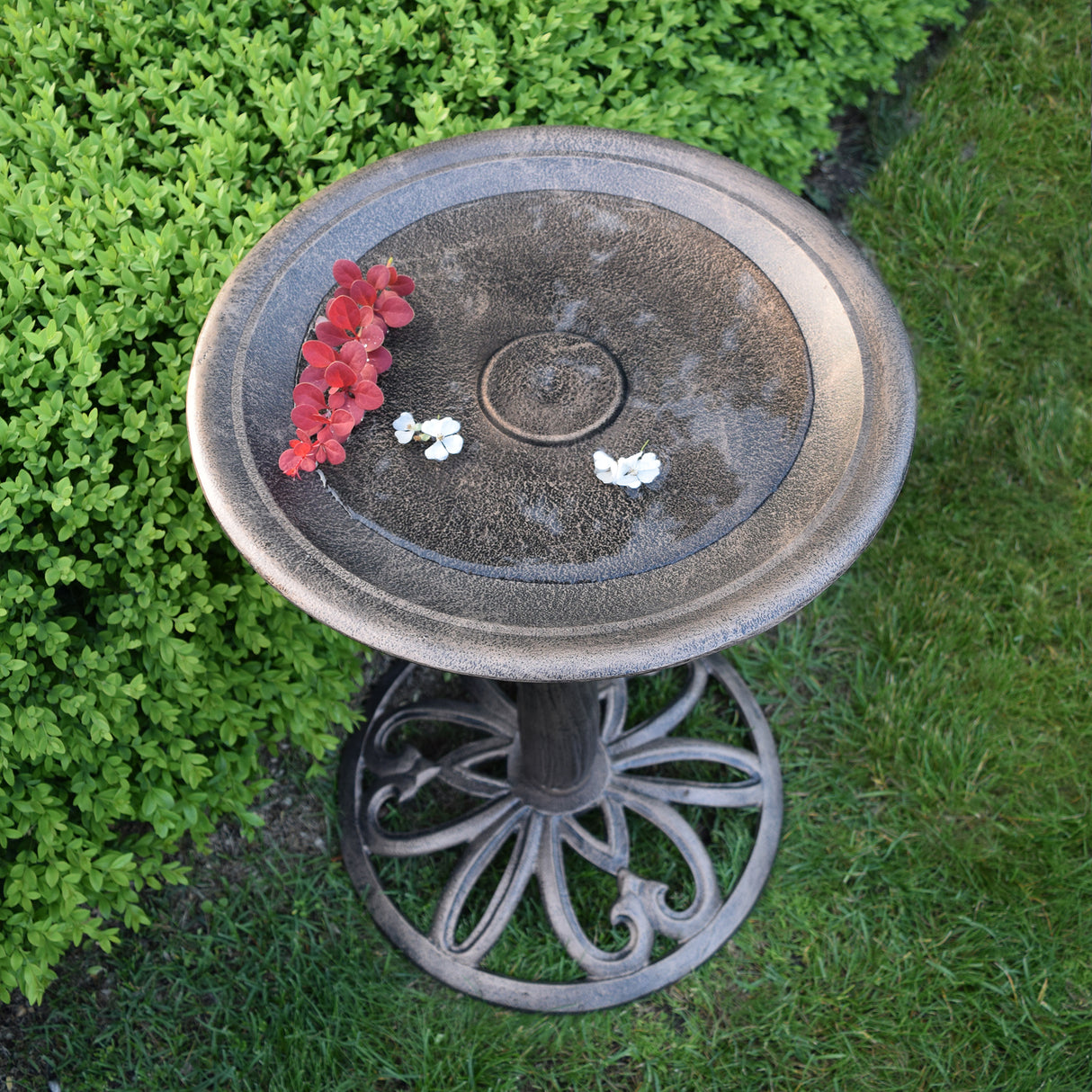 Modern Round Cast Aluminum Metal 28-in Bronze Bird Bath